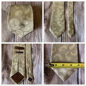 BCBG Attitude Tie 
Excellent Pre-Owned Condition